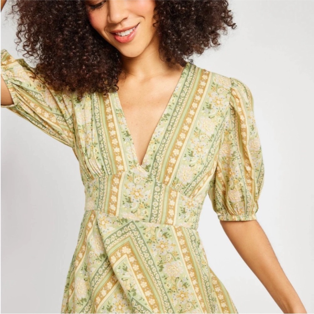 Mille Resort & Travel Florencia Cotswold Striped Maxi Floral Green Dress medium